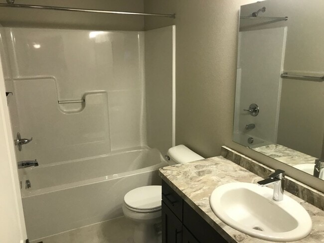 Building Photo - 4 Bed 3 Bath Single Family Home