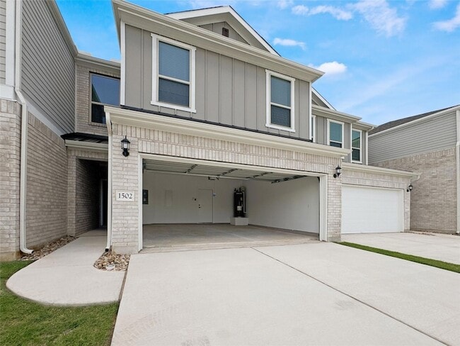 Building Photo - 2725 Woodall Dr