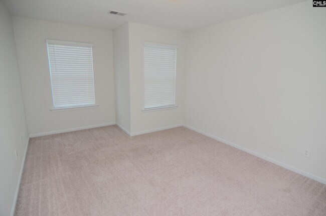 Building Photo - 194 Bonhomme Cir