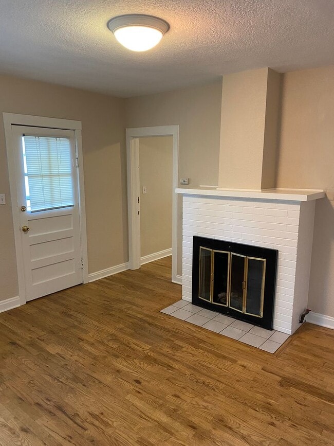 Building Photo - Available for 2026-2027 Fall Pre-Leasing! ...