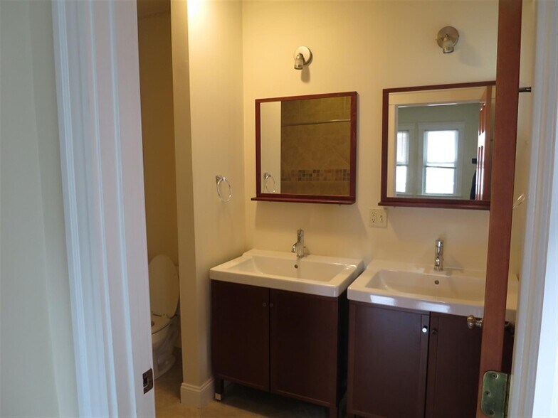 Building Photo - 6 Giles Park