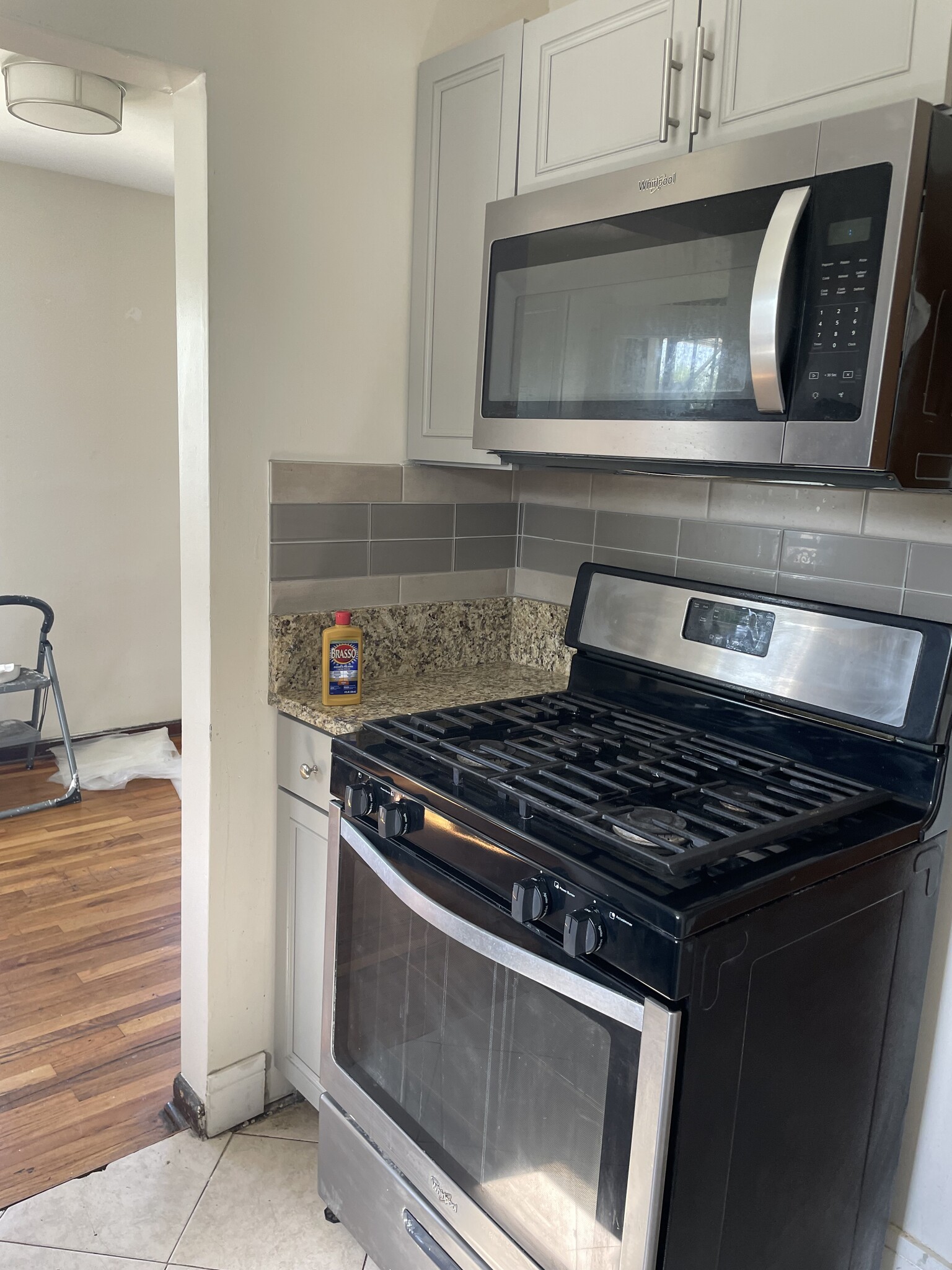 Kitchen - 1095 S James Rd