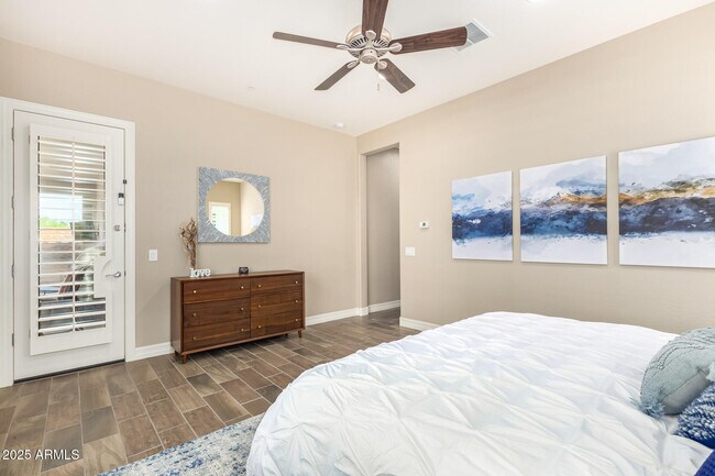 Building Photo - 6050 E Santa Cruz Dr