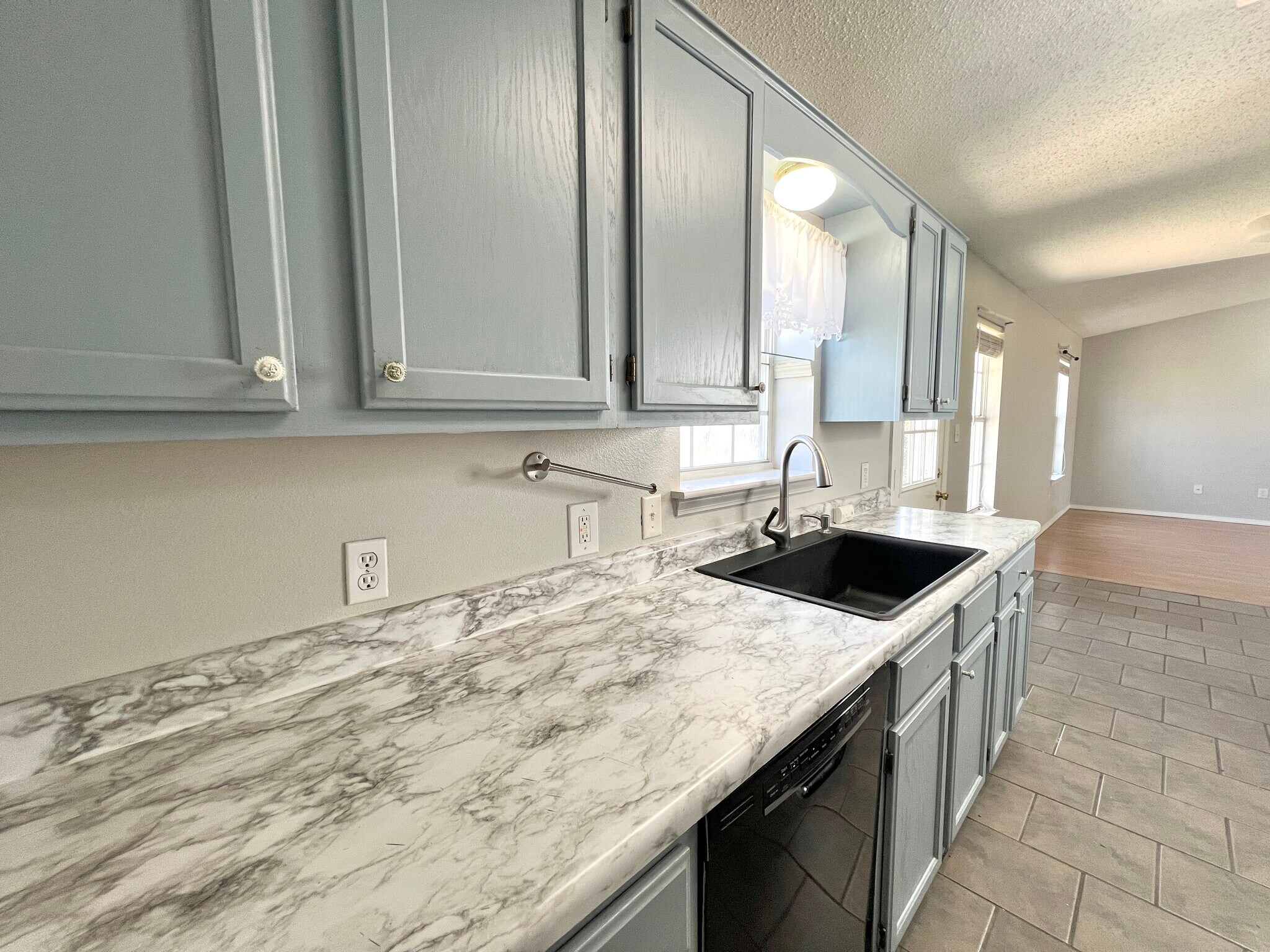 Building Photo - 14101 Cherry Hill Dr