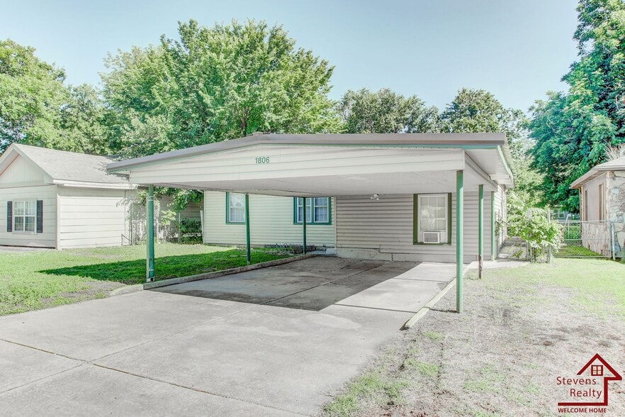 Building Photo - 1806 NW Lincoln Ave