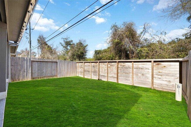 Building Photo - 16106 Oregon Oak Dr
