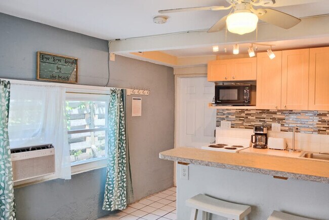 Building Photo - 3018 Gulf Dr