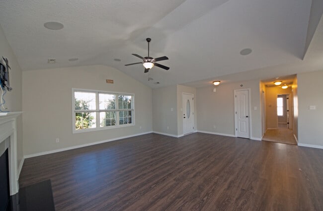 Building Photo - 300 Cadenza Ln