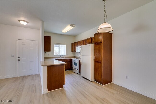 Building Photo - 2291 W Horizon Ridge Pkwy