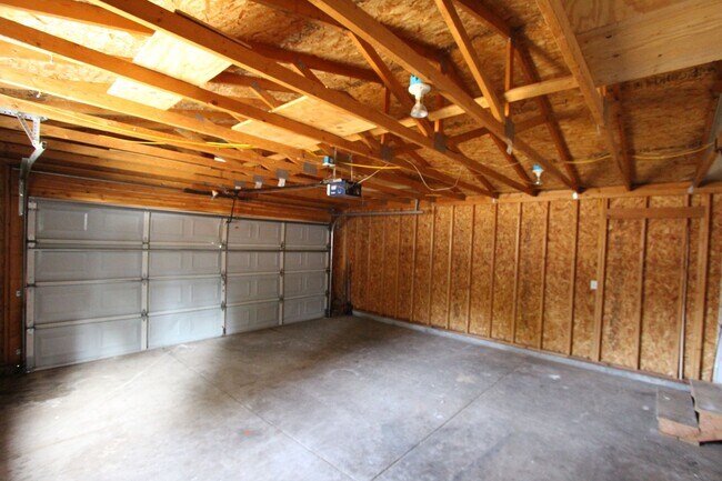 Building Photo - ** LEASE PENDING Parkside 3-Bedroom Home in Railroad Springs | Updated Interior | 2-Car Garage