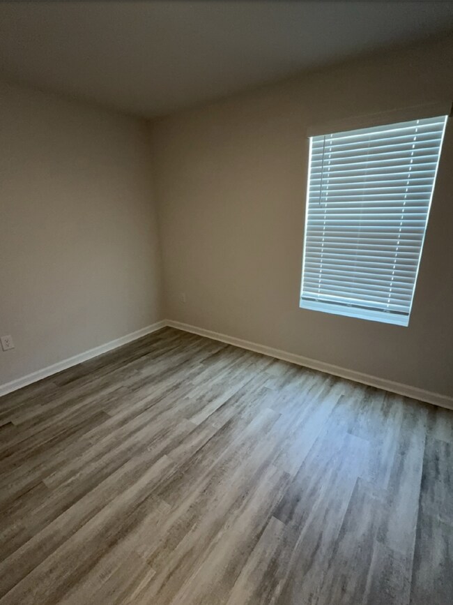 Building Photo - Charming 2-Bed Home in Cantonment - Cozy Retreat!