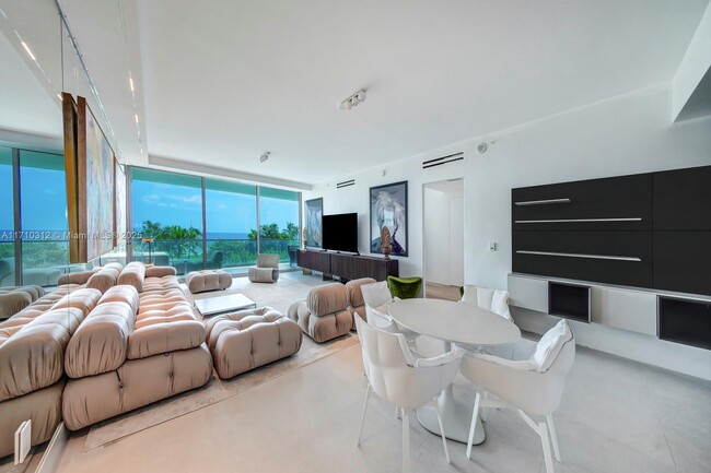 Primary Photo - 10203 Collins Ave