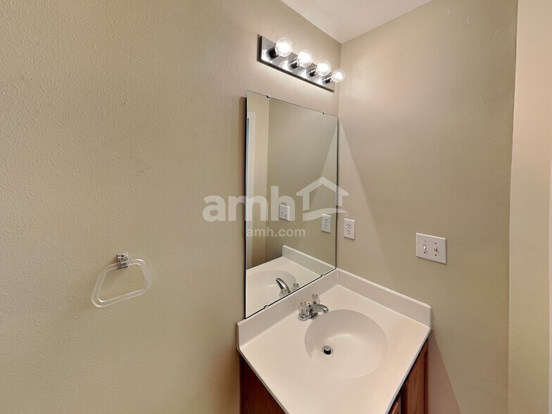 Building Photo - 5118 Valcourt Rd