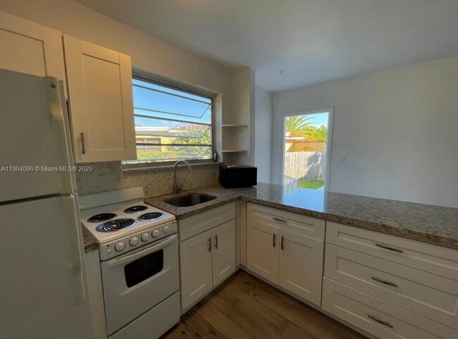 Building Photo - 1810 SW 33rd Ave