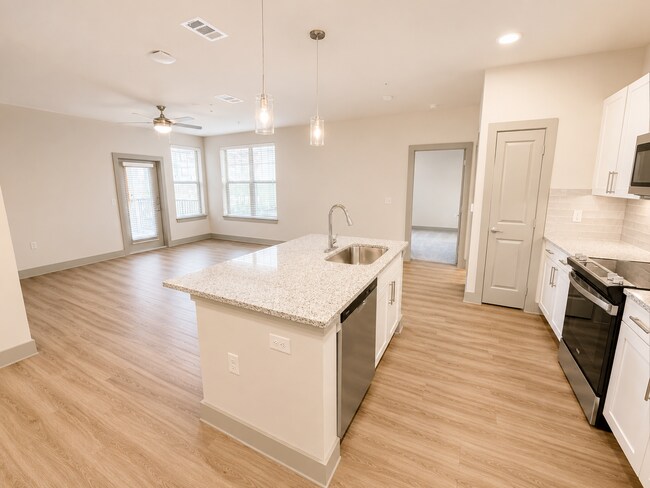 Building Photo - 511 E Finley Blvd