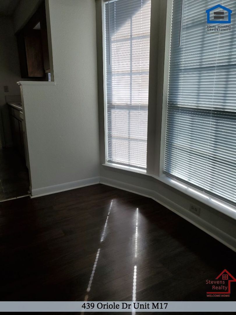 Building Photo - 439 Oriole Dr