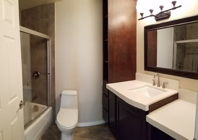 Building Photo - Beautiful 2 Bedroom Home in Irvine