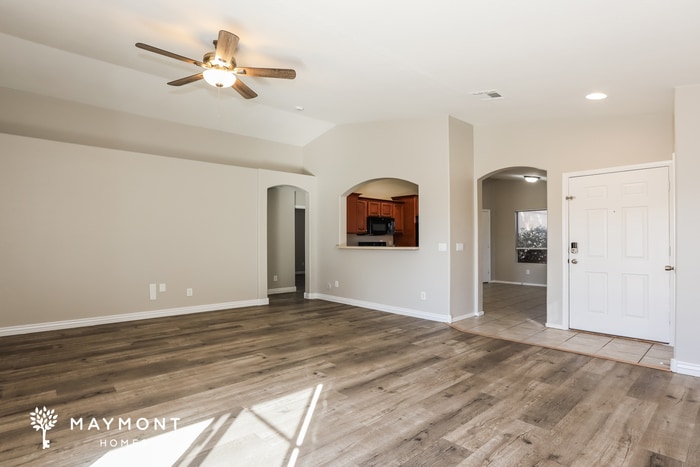 Building Photo - 1906 S Valley Dr