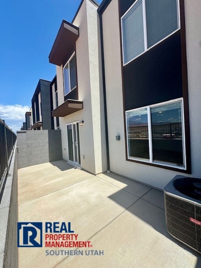 Building Photo - Long Valley Townhome with all the Amenities