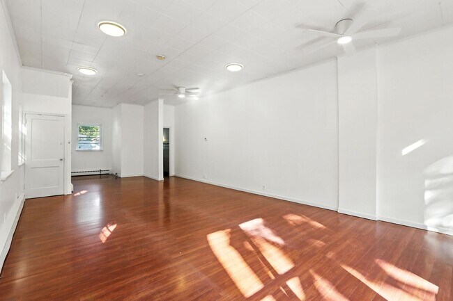 Building Photo - Prime Commercial Space on Minnehaha Avenue!