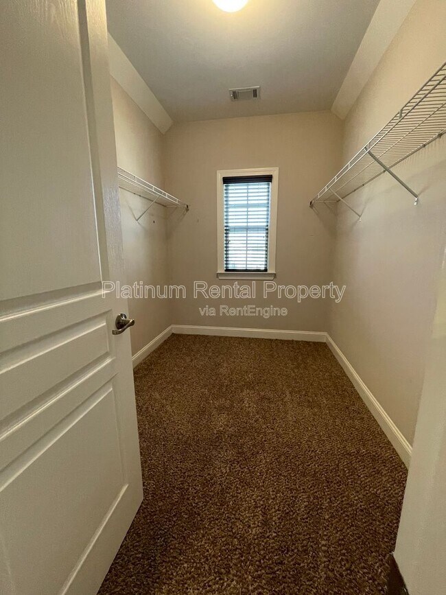 Building Photo - 600 Belton Ct