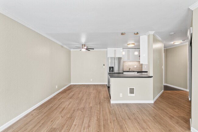 Building Photo - Cutest Condo on the Market!