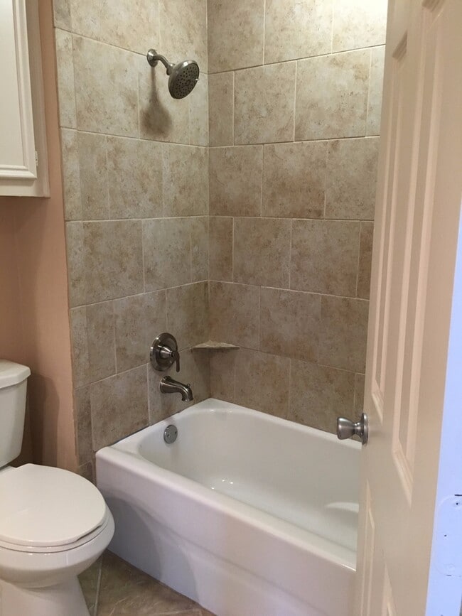 Building Photo - Great 3 Bed / 2 Bath For Rent in Madison