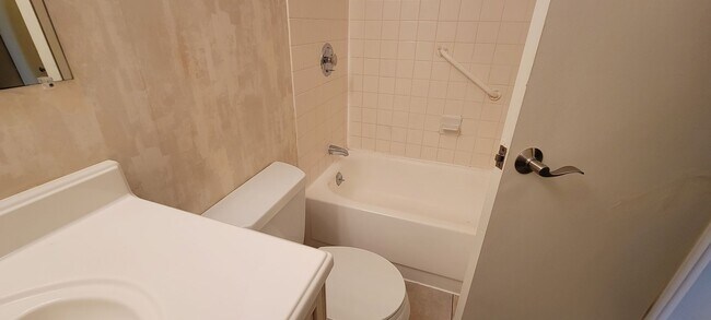 Building Photo - Top floor unit with a stunning open view! Walk to Longwood!