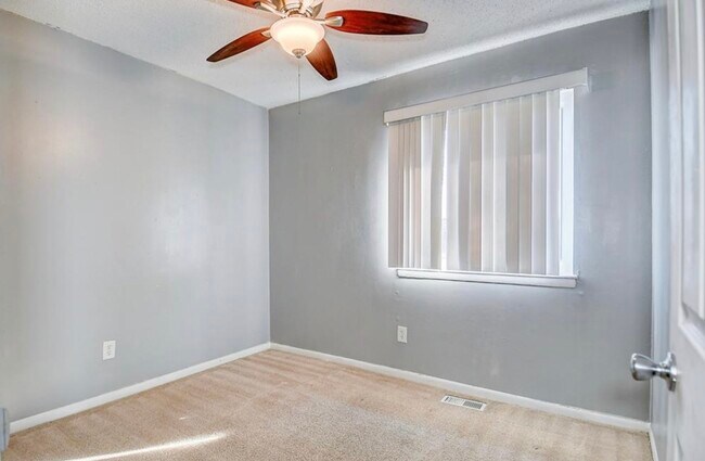 Building Photo - 727 Alder Cir