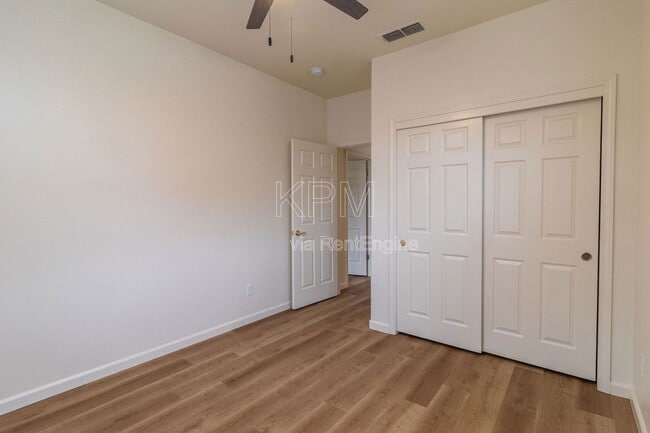 Building Photo - 4142 Pinehurst Cir