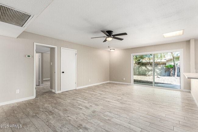 Building Photo - 600 E Bell De Mar Dr