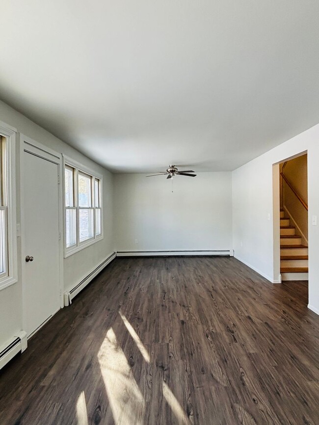 Building Photo - 245 Parliament Cir