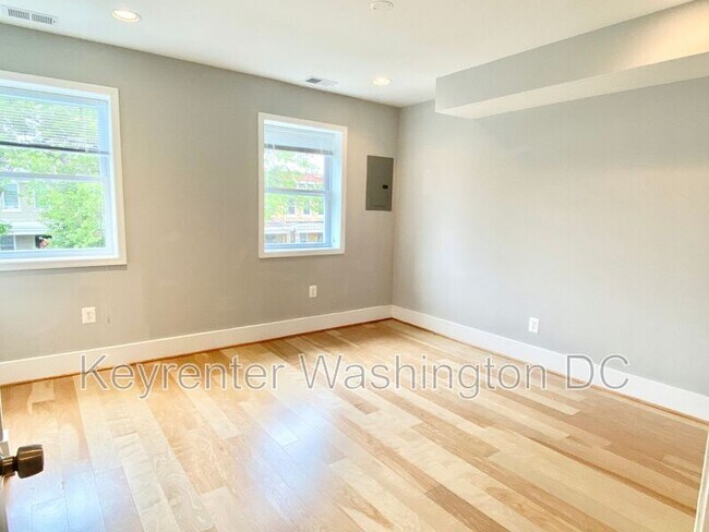 Building Photo - 1715 Montello Ave NE