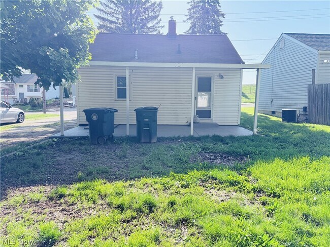 Building Photo - 978 Kelly Ave