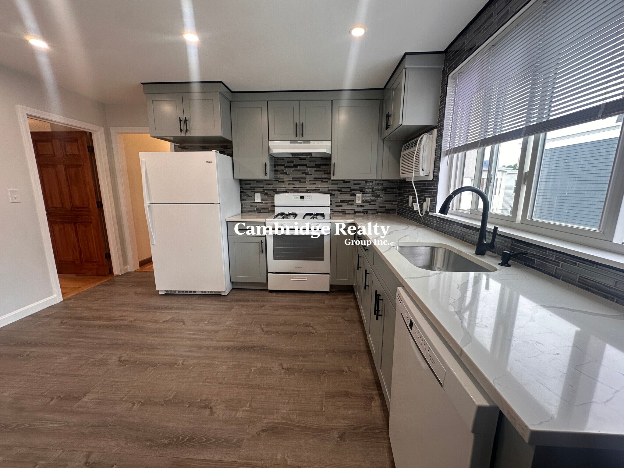 Building Photo - 255 Elm St