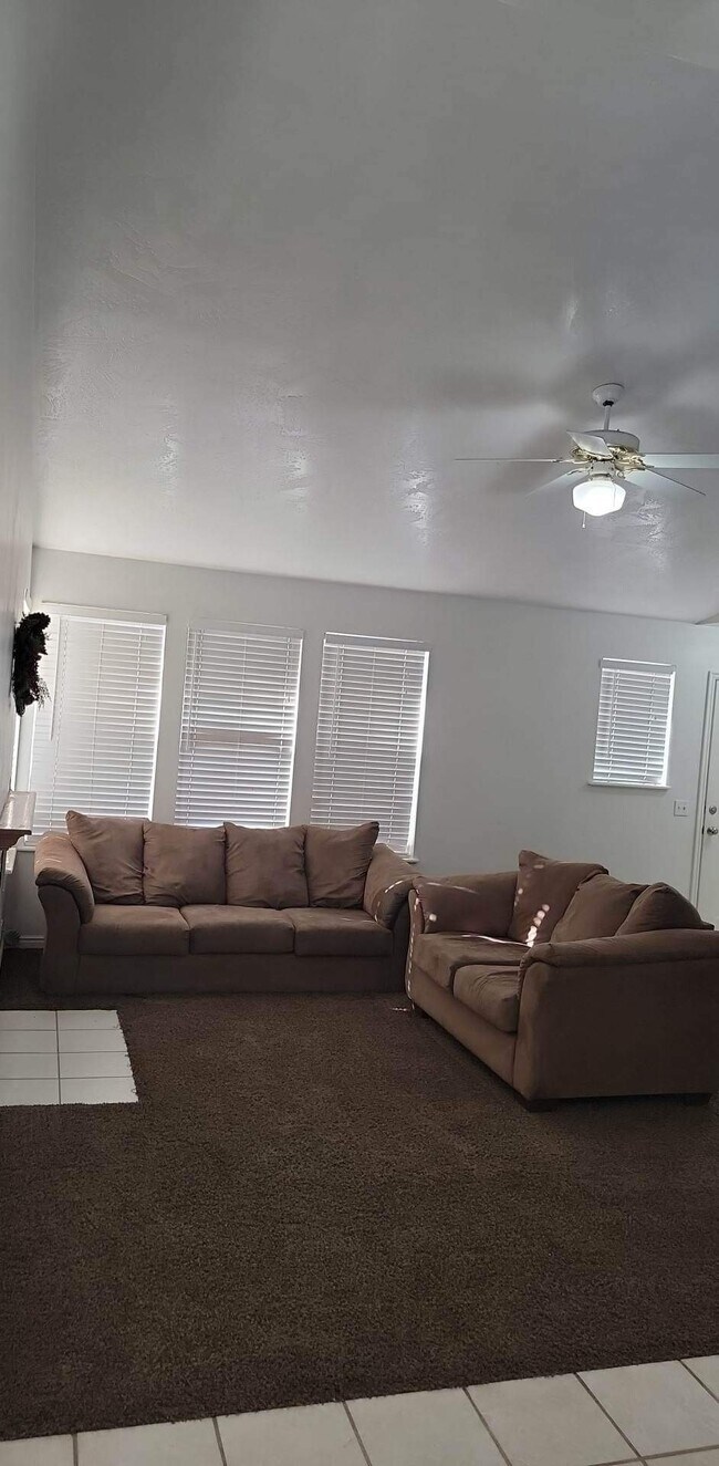 Building Photo - 758 Sunrise Ln