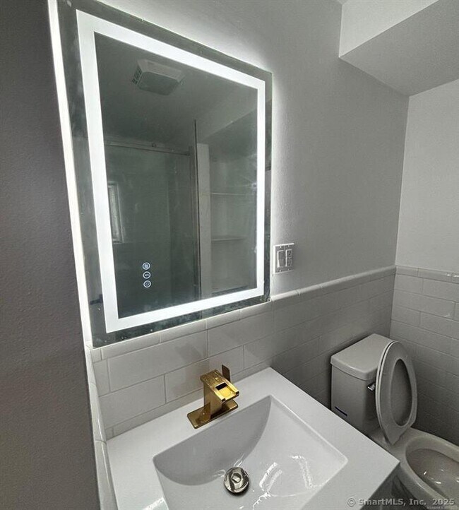 Building Photo - 25 N Spring St