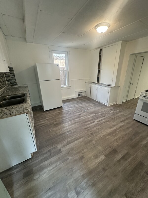 Building Photo - 2180 W 83rd St