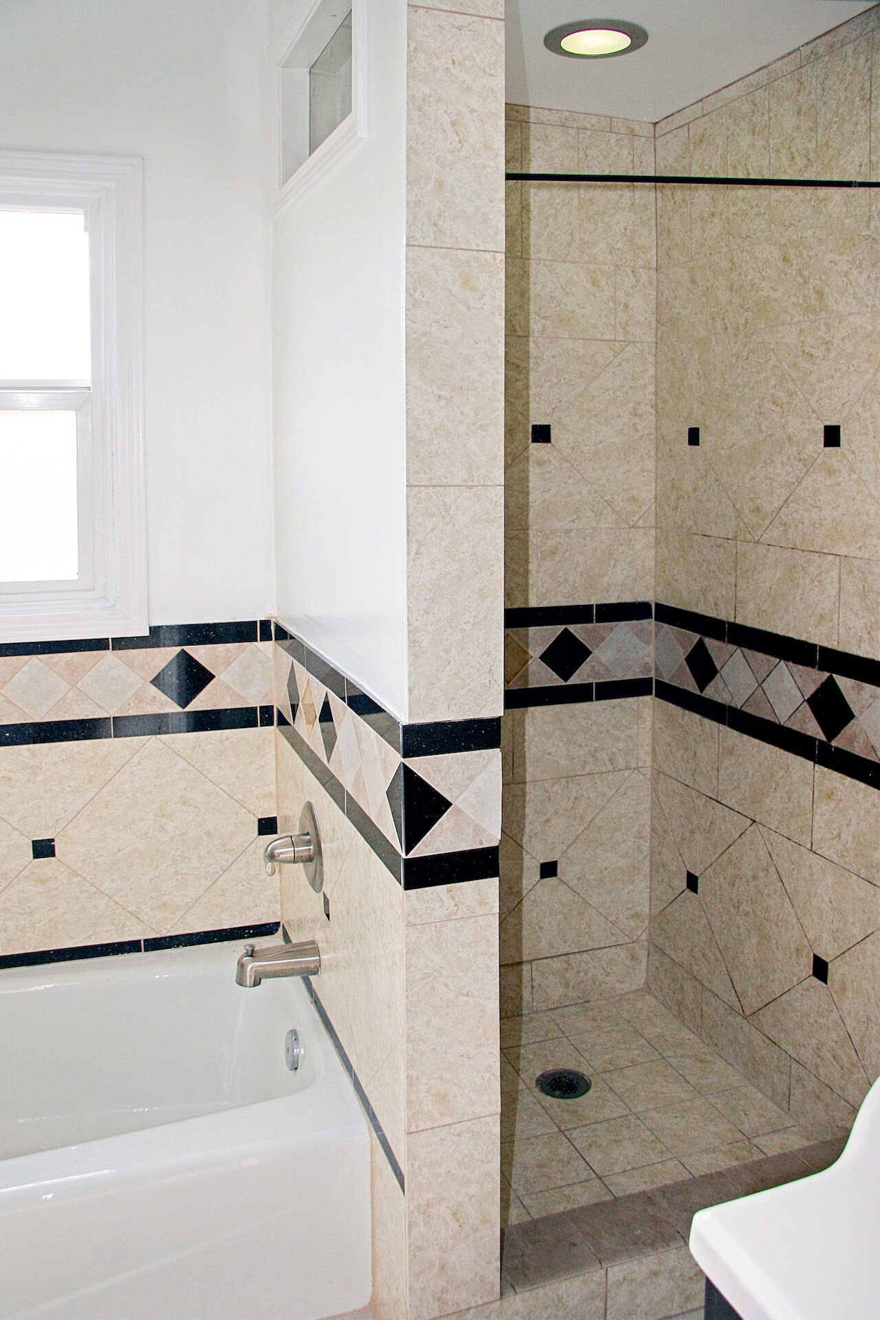 Building Photo - 6071 1/2 Pickford St