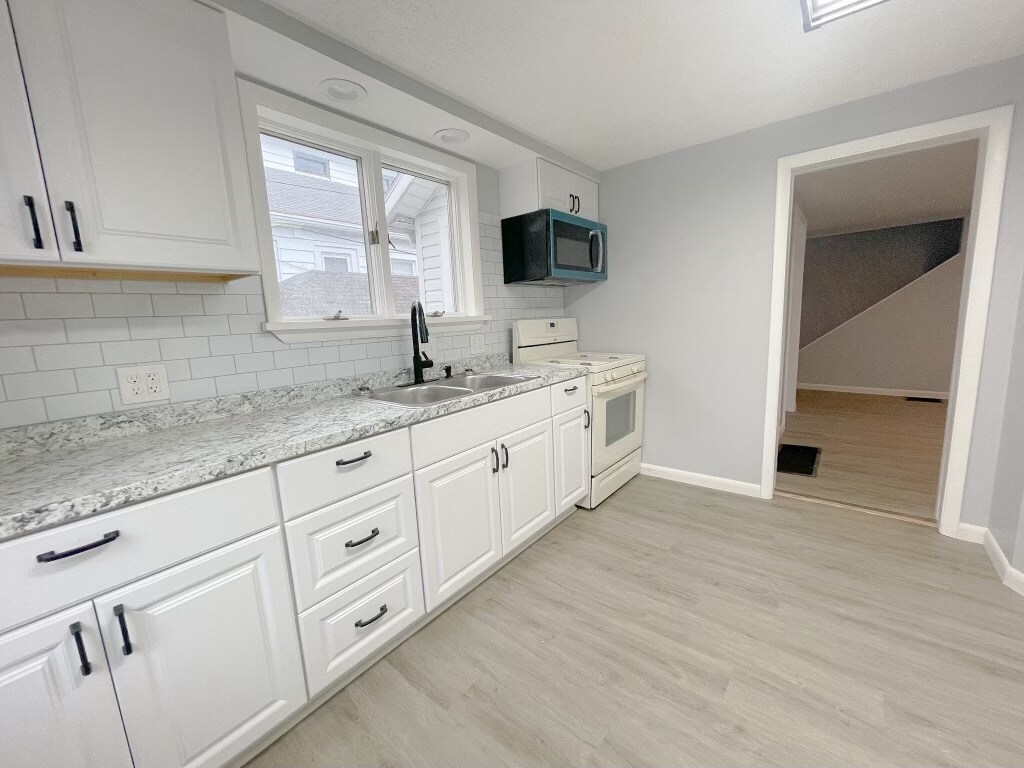 Building Photo - 120 Diatreta Ln