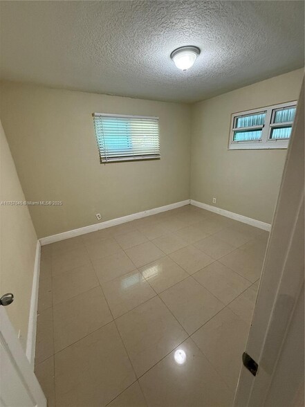 Building Photo - 4617 SW 24th Ave