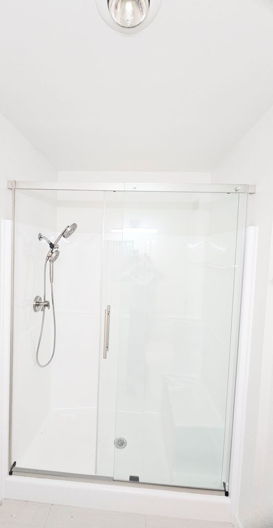 Building Photo - Gorgeous Remodeled 3bed 3bath 2 car garage...
