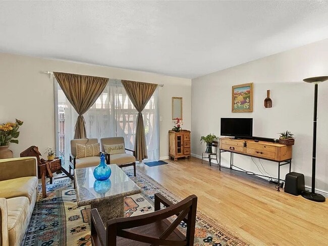 Building Photo - 2-Bedroom / 1-bath Charming Coronado Villa...