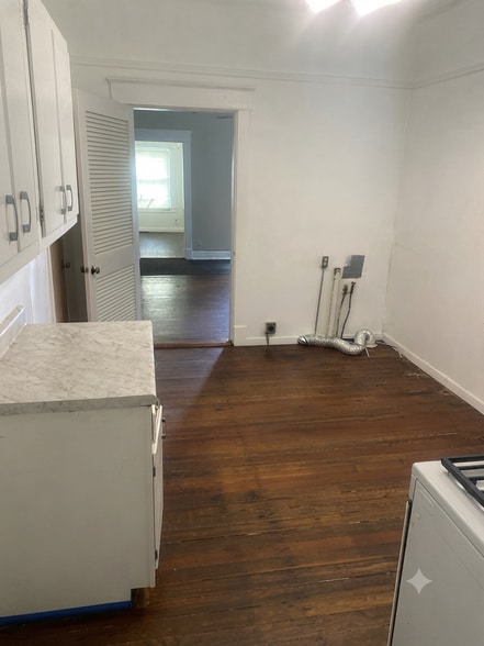 Kitchen view with washer/dryer hookup - 2096 Court Ave