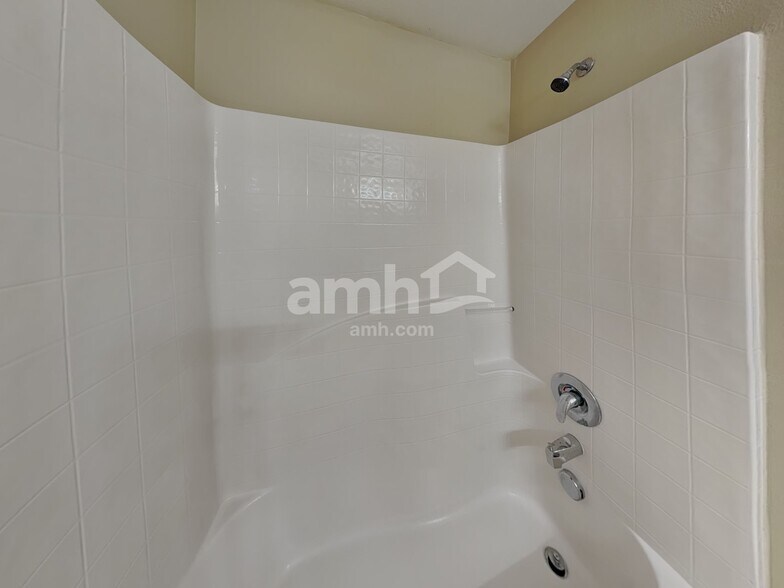 Building Photo - 13727 Gentle Woods Ave