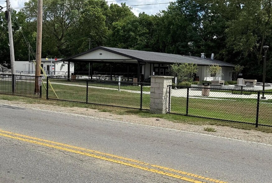 Building Photo - 4385 Lancaster Ave