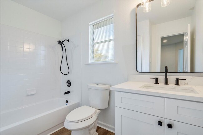Building Photo - 1106 Hughmont Dr