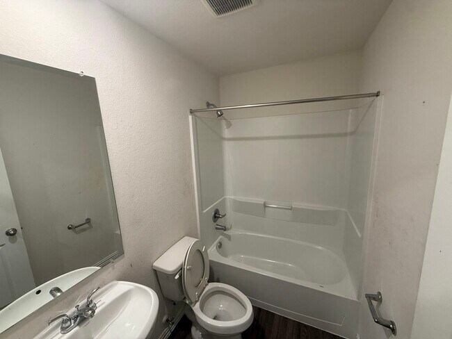 Building Photo - 5509 Nielan St