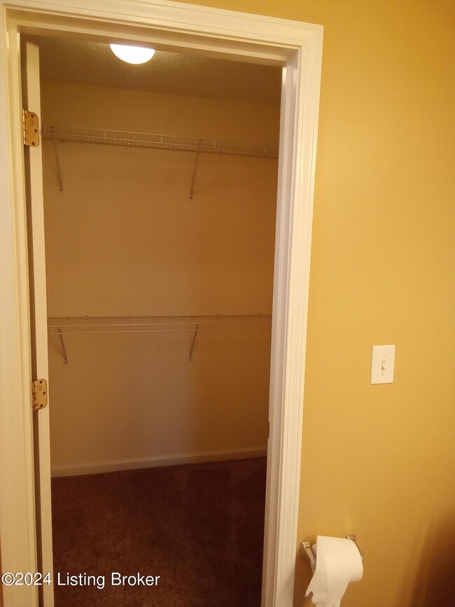 Building Photo - 10143 Spring Gate Dr