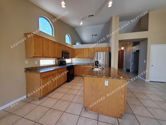 Building Photo - 3 BEDROOM WITH POOL NORTH SCOTTSDALE